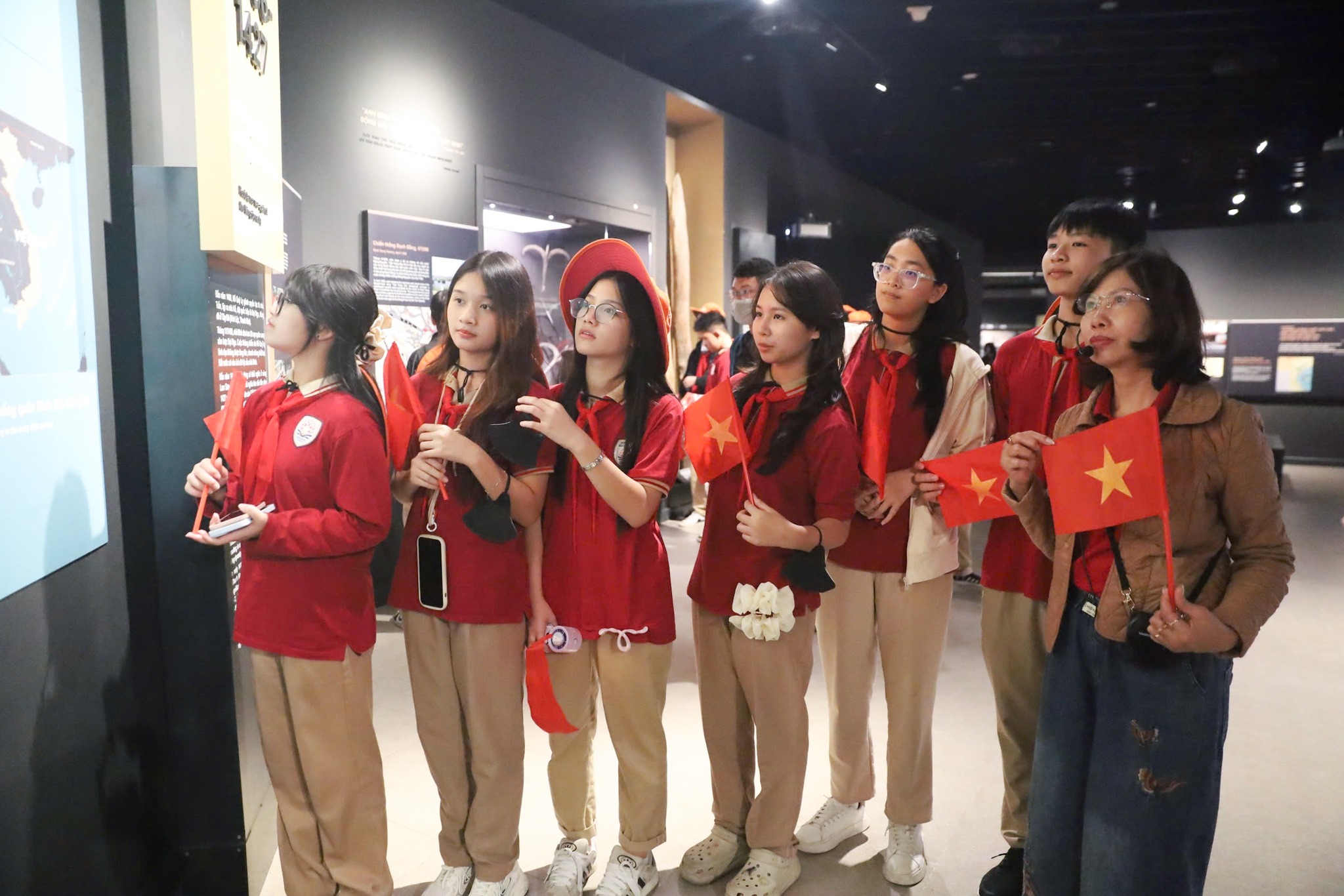 HÀNH TRÌNH KHÁM PHÁ BẢO TÀNG HẢI QUÂN: BÀI HỌC VỀ BIỂN ĐẢO QUÊ HƯƠNG DÀNH CHO HNSERS