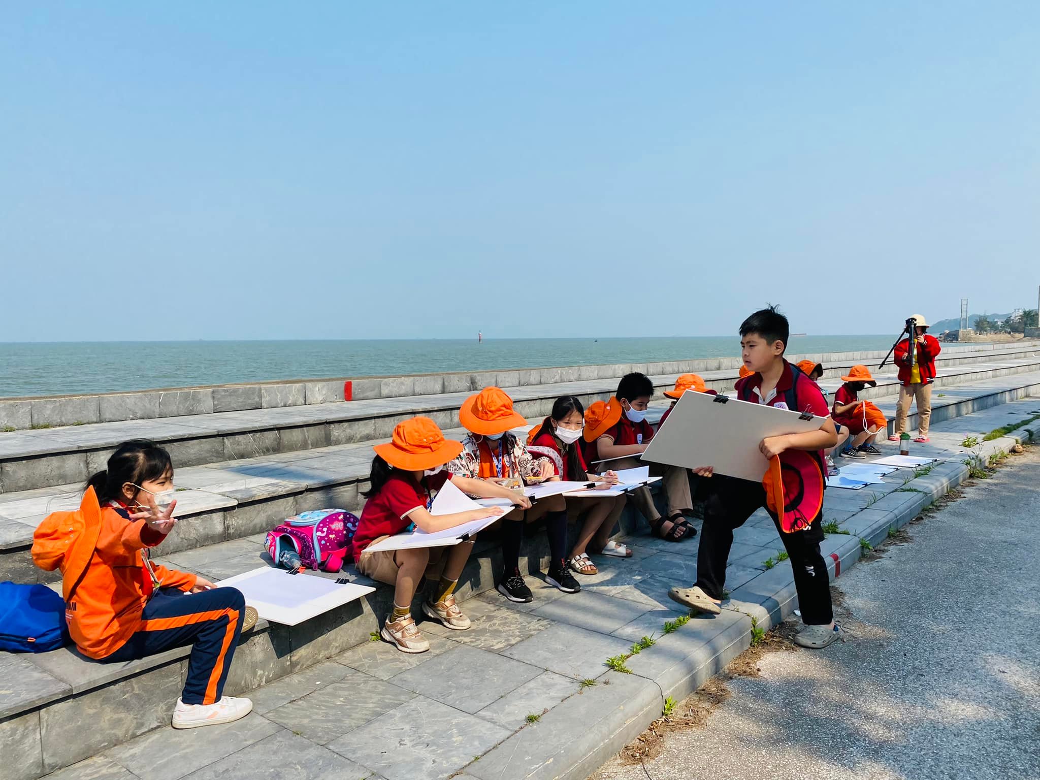 Vẽ dã ngoại - hoạt động trải nghiệm thực tế trong chương trình giảng dạy môn Mỹ thuật tại HNS